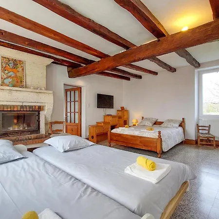 6 Bedroom Beautiful Home In Touvre