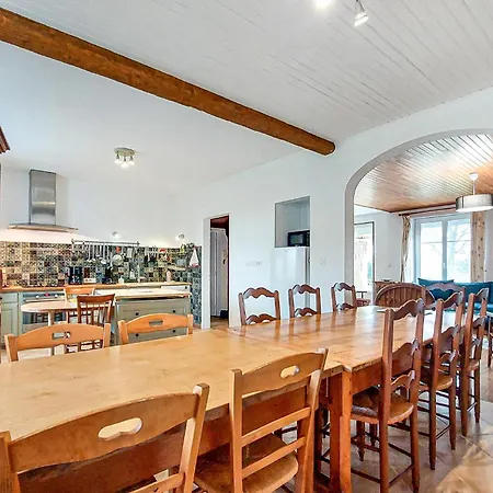 Holiday home 6 Bedroom Beautiful Home In Touvre *
