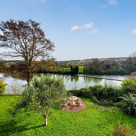6 Bedroom Beautiful Home In Touvre