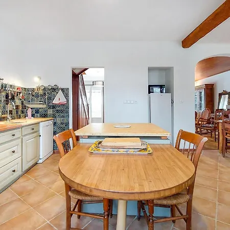 6 Bedroom Beautiful Home In Touvre Touvre