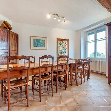 Holiday home 6 Bedroom Beautiful Home In Touvre *