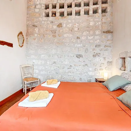 Holiday home 6 Bedroom Beautiful Home In Touvre Touvre