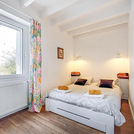 Holiday home 6 Bedroom Beautiful Home In Touvre *