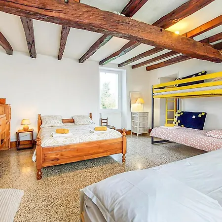 Holiday home 6 Bedroom Beautiful Home In Touvre