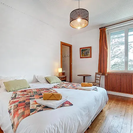 Holiday home 6 Bedroom Beautiful Home In Touvre *