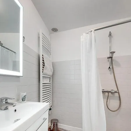 Holiday home 6 Bedroom Beautiful Home In Touvre