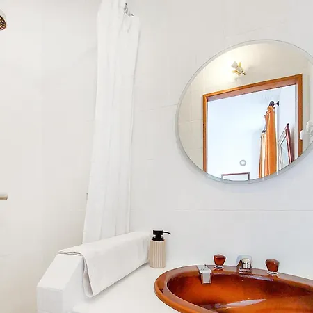 Holiday home 6 Bedroom Beautiful Home In Touvre *